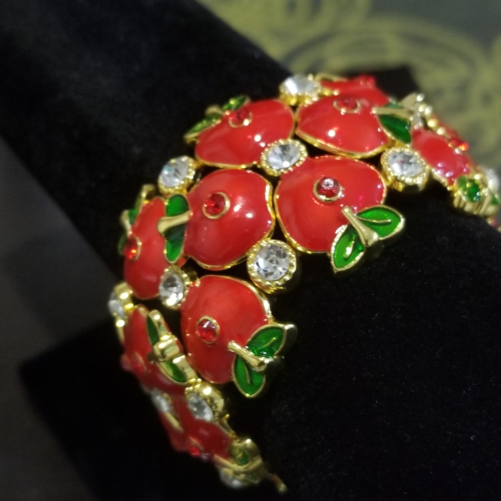 Intricate avante garden bracelet